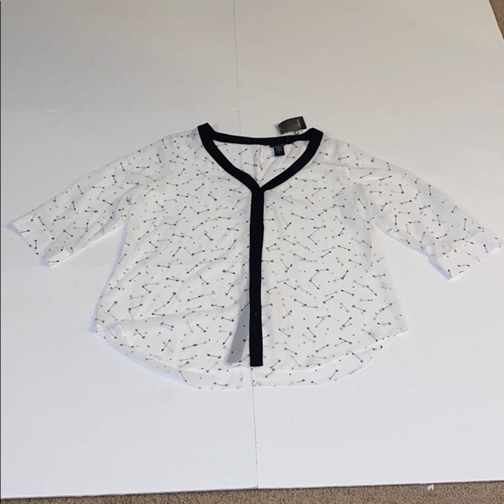 White, black arrow pattern blouse